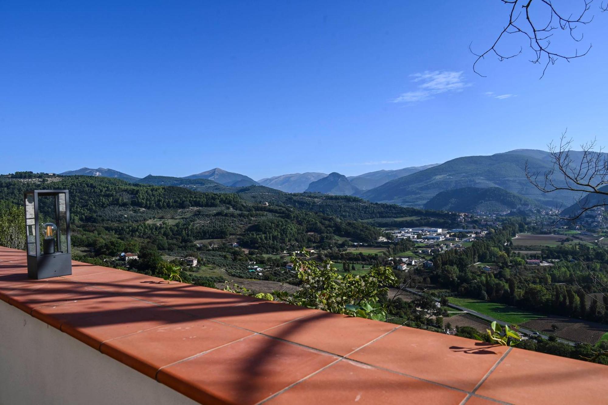 Il Colle Di Torre Orsina Apartamento Exterior foto